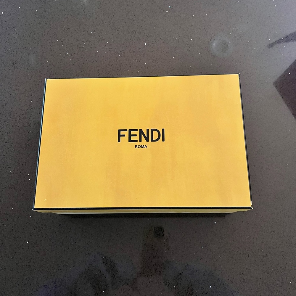 Fendi Pearland Leather Low-Top Sneakers - Picture 4 of 5